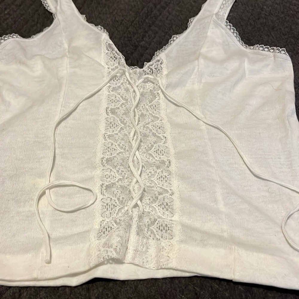 Vintage Elegant White Lace Trimmed Women's Top - Picture 8 of 9